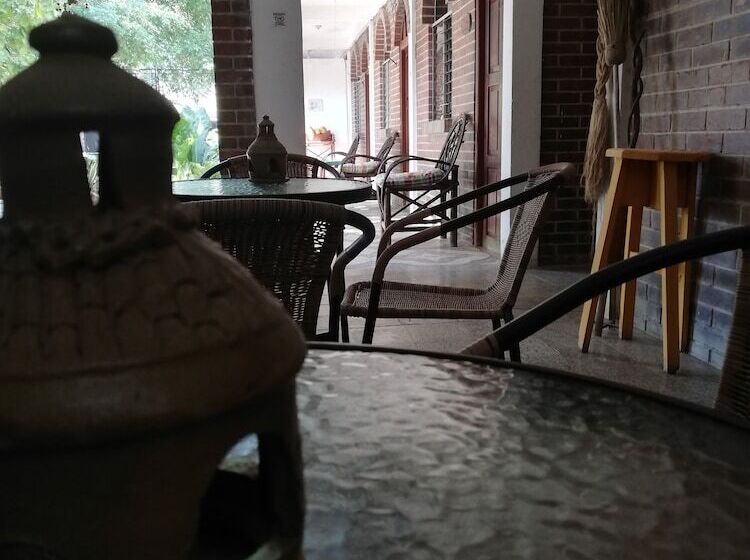 هتل Villa Los Arcos