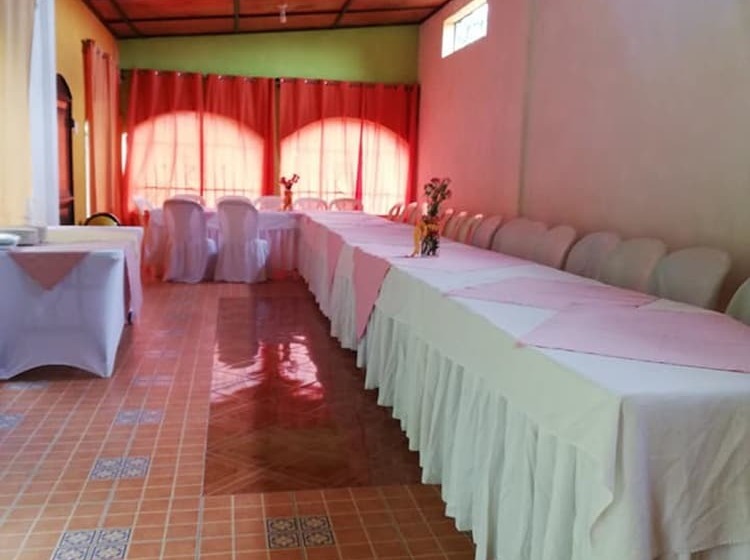 هتل Villa Los Arcos