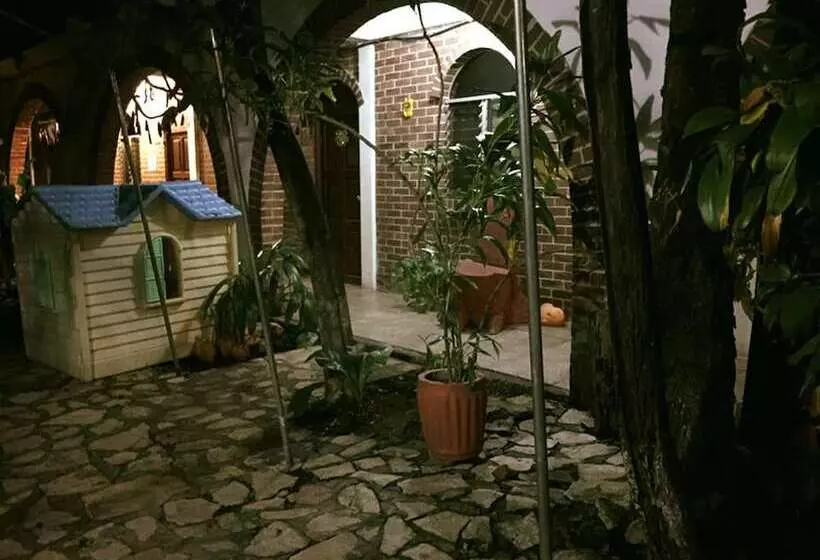 هتل Villa Los Arcos