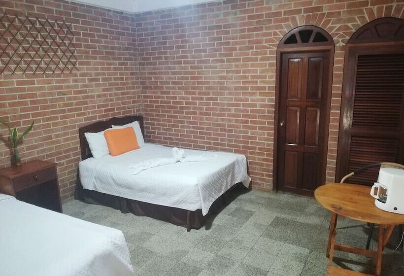 هتل Villa Los Arcos