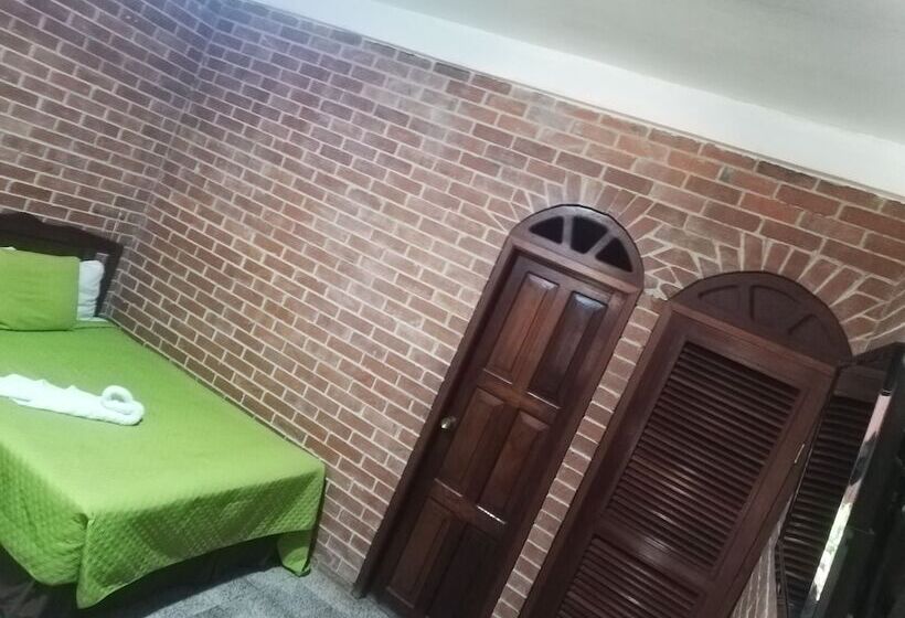 هتل Villa Los Arcos