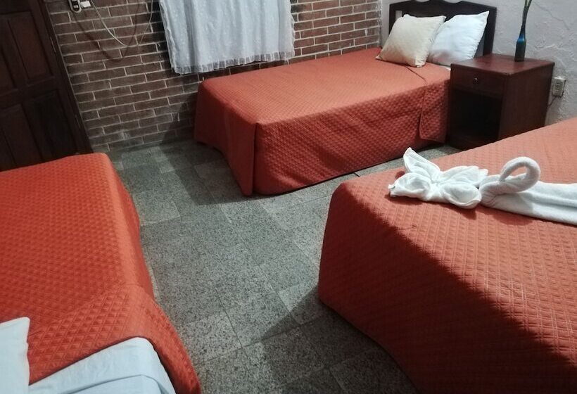 هتل Villa Los Arcos