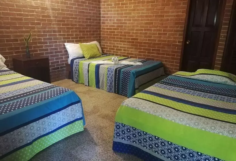 هتل Villa Los Arcos