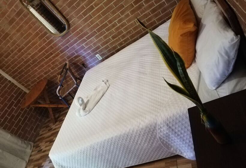 هتل Villa Los Arcos