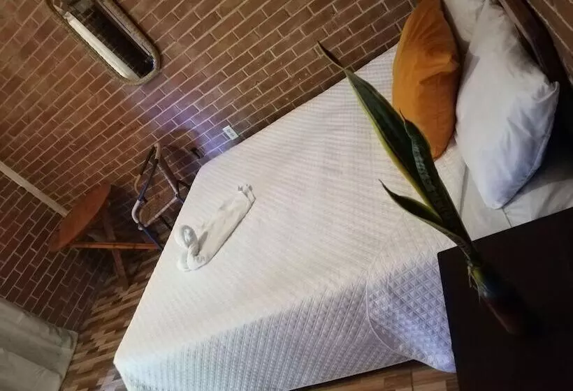 هتل Villa Los Arcos