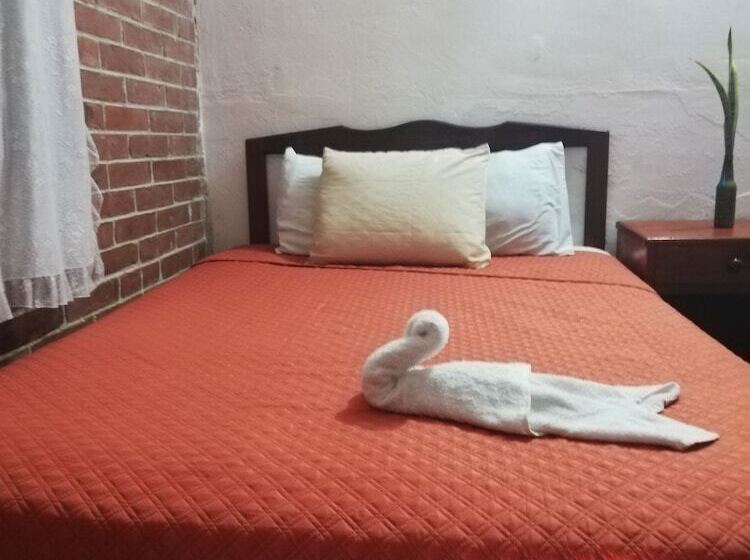 هتل Villa Los Arcos