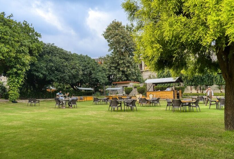 Manu Maharani Resorts