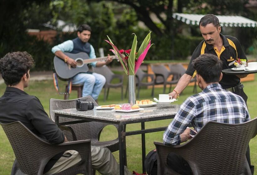 Manu Maharani Resorts