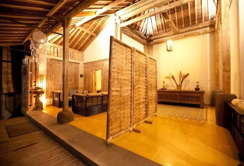 Aamiaismajoitus (B&B) Umah Tis Sebatu