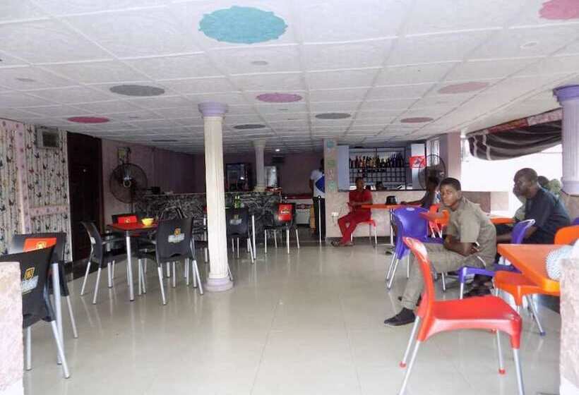 De Fellas Palace Hotel & Suites