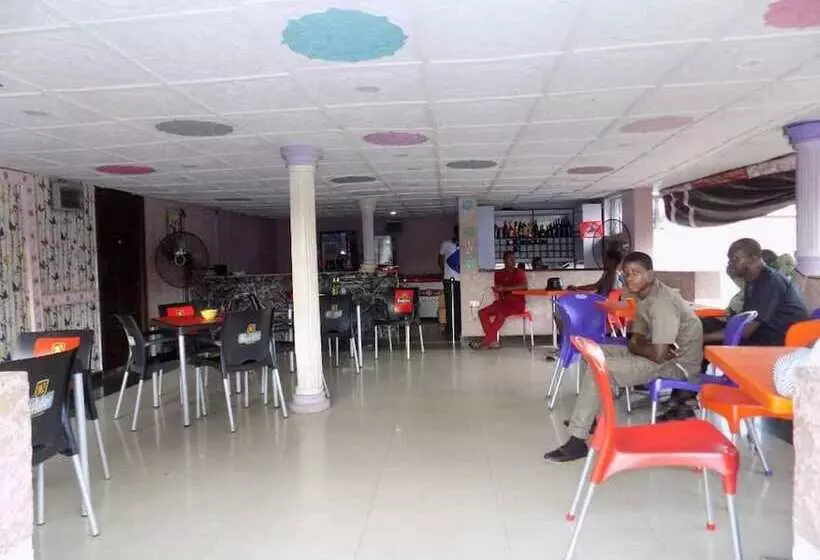 De Fellas Palace Hotel & Suites