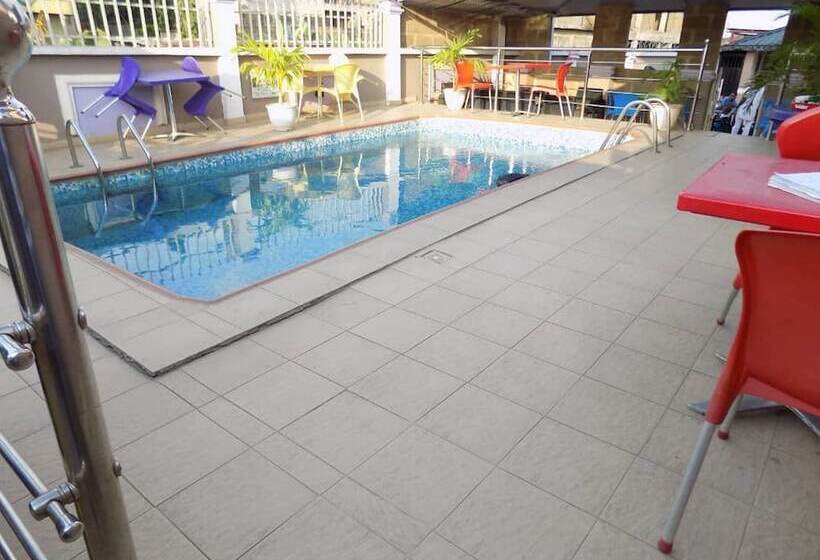 De Fellas Palace Hotel & Suites