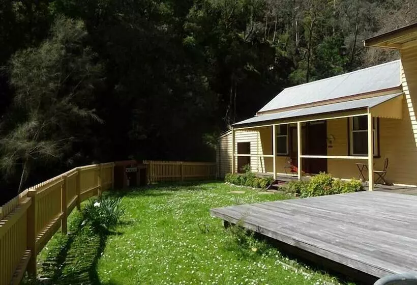 Hostelli Creek Cottage