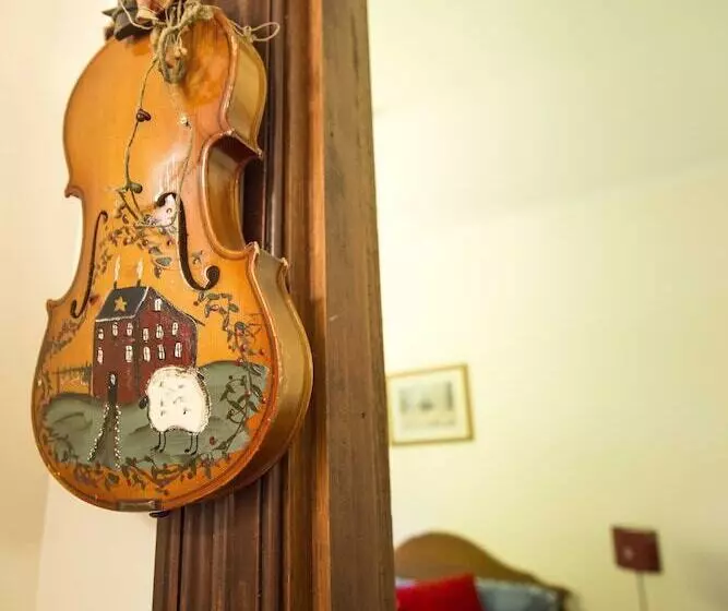 Hostelli Creek Cottage