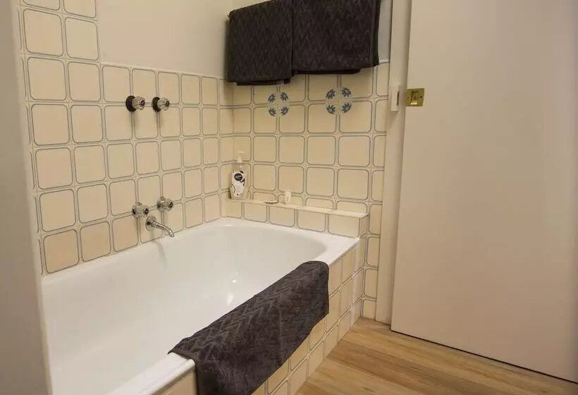 Hostelli Creek Cottage