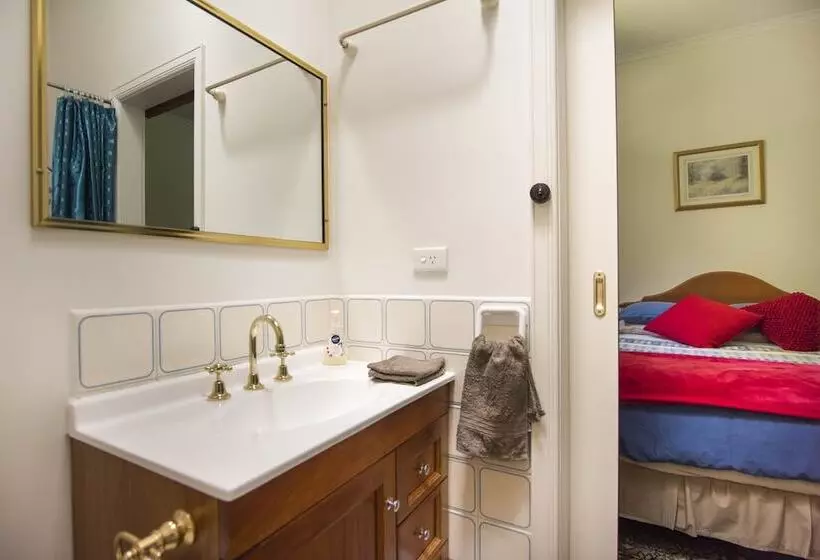 Hostelli Creek Cottage