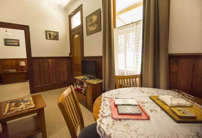 Hostelli Creek Cottage