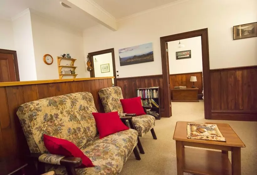 Hostelli Creek Cottage