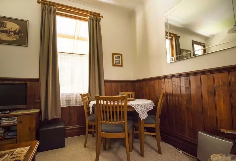 Hostelli Creek Cottage