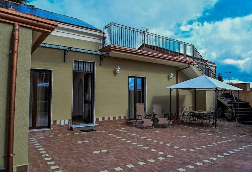 مسافرخانه Etna Dimora Dei Saponari