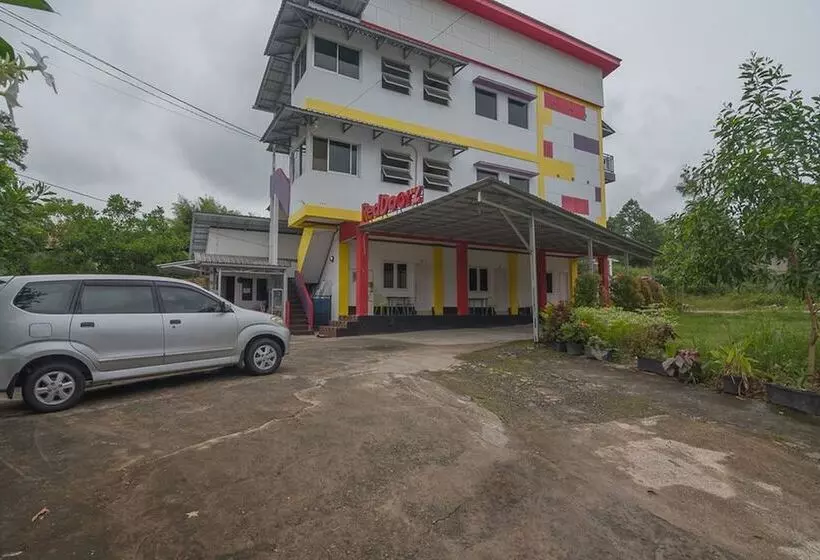 簡易ホテル Reddoorz Syariah Near Bscc Dome