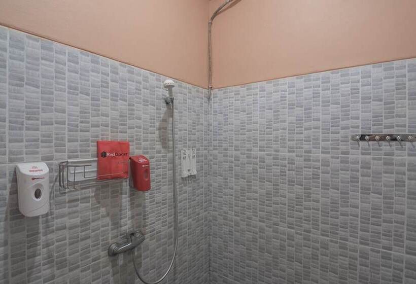 فندق فئة نجمة واحدة Reddoorz Syariah Near Bscc Dome