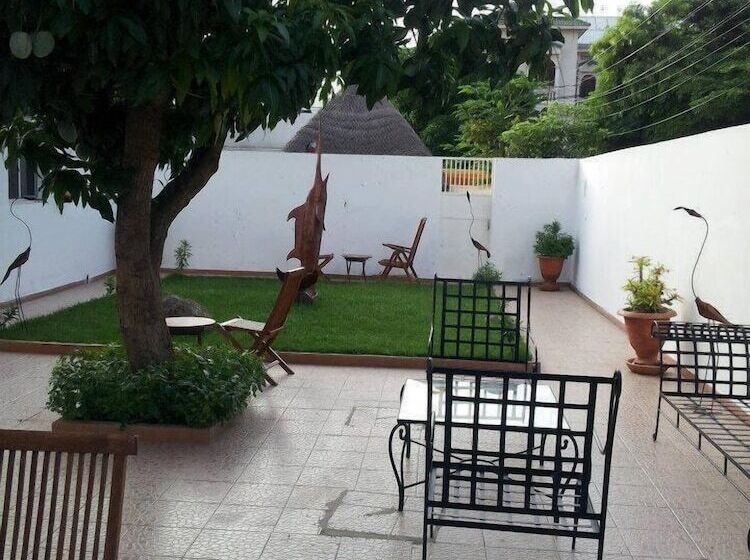 مسافرخانه Villa Mermoz