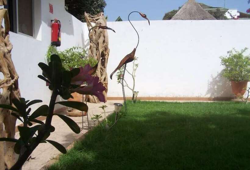 مسافرخانه Villa Mermoz