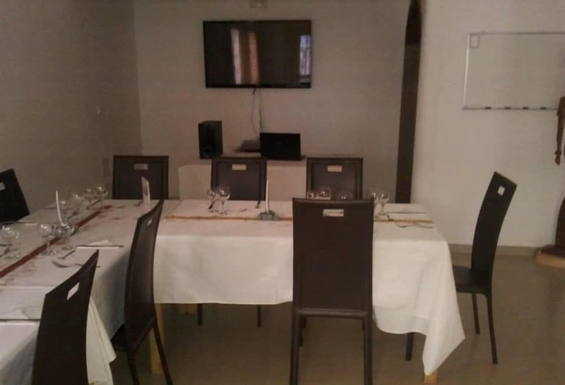 مسافرخانه Villa Mermoz