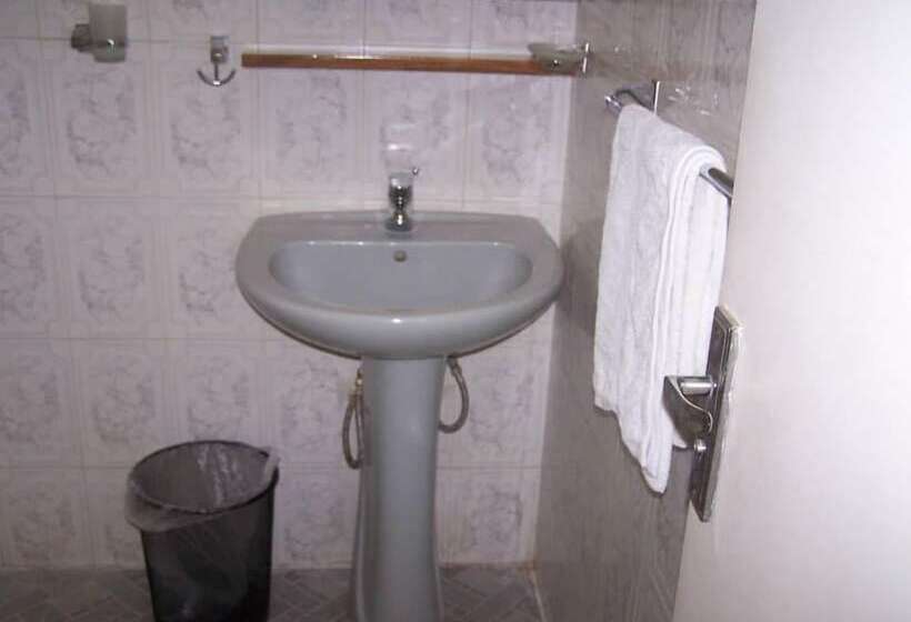 مسافرخانه Villa Mermoz