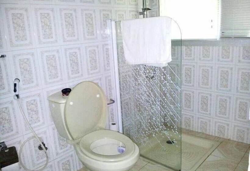 مسافرخانه Villa Mermoz