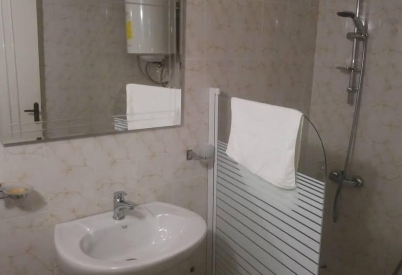 مسافرخانه Villa Mermoz