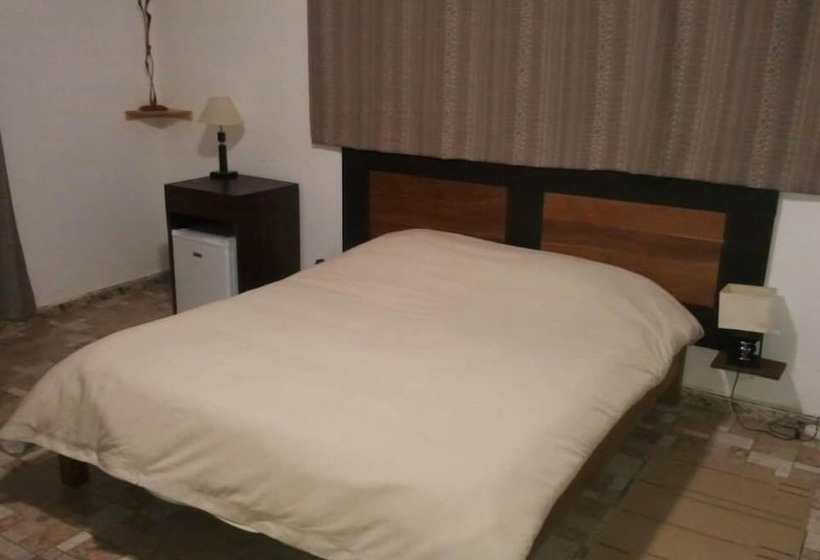 مسافرخانه Villa Mermoz