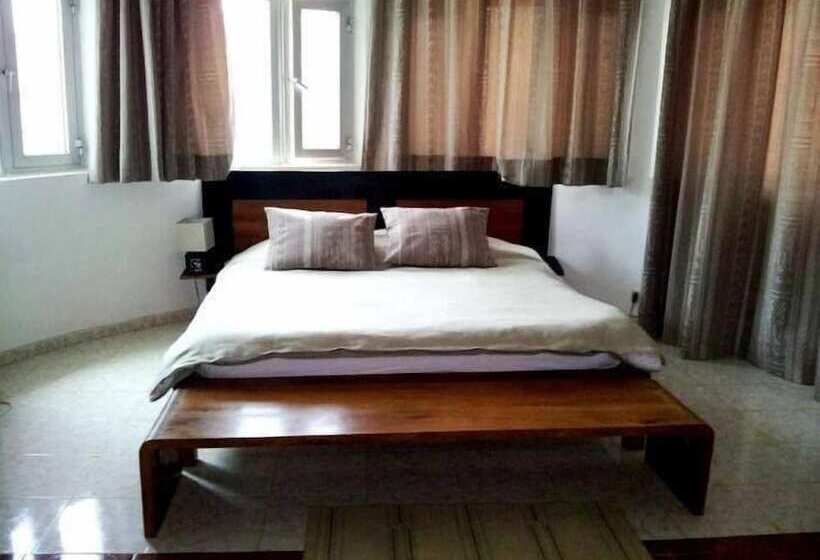 مسافرخانه Villa Mermoz