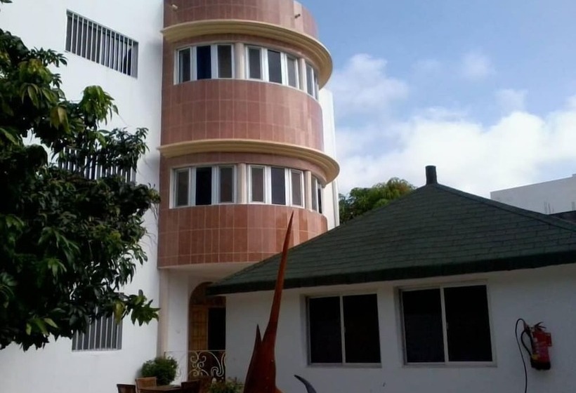 مسافرخانه Villa Mermoz