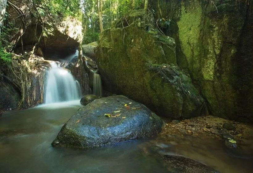 ホテル Baan Suphanbhum   Teddu Inn Maekampong