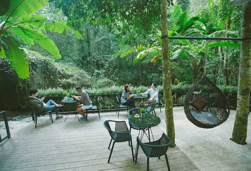 ホテル Baan Suphanbhum   Teddu Inn Maekampong