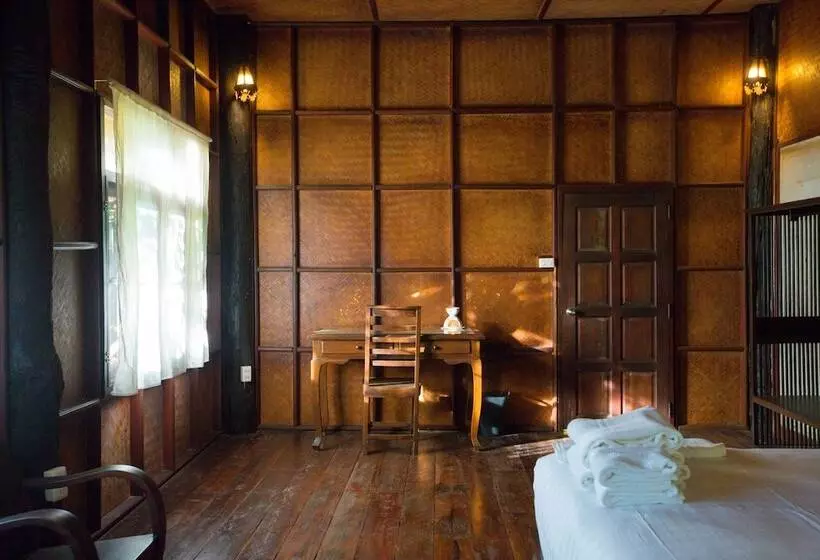 ホテル Baan Suphanbhum   Teddu Inn Maekampong