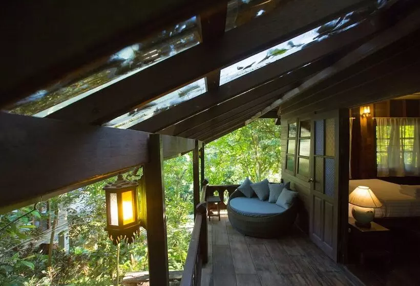 ホテル Baan Suphanbhum   Teddu Inn Maekampong