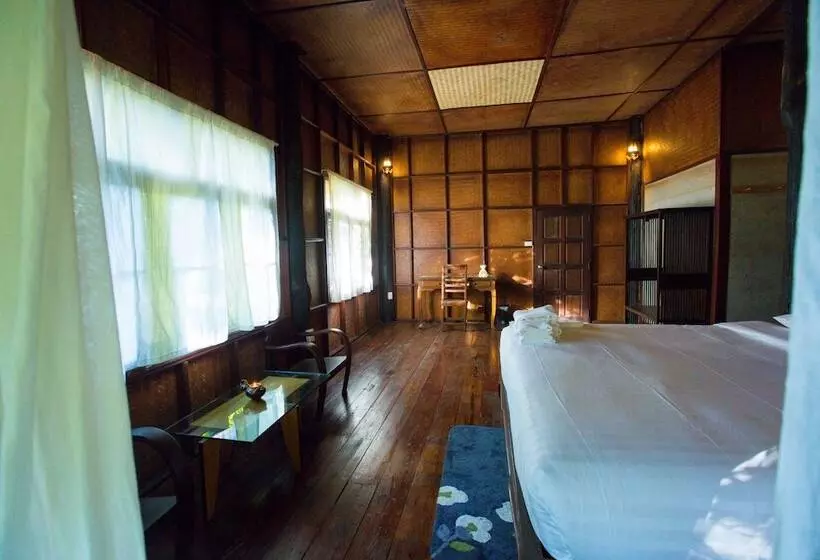 ホテル Baan Suphanbhum   Teddu Inn Maekampong