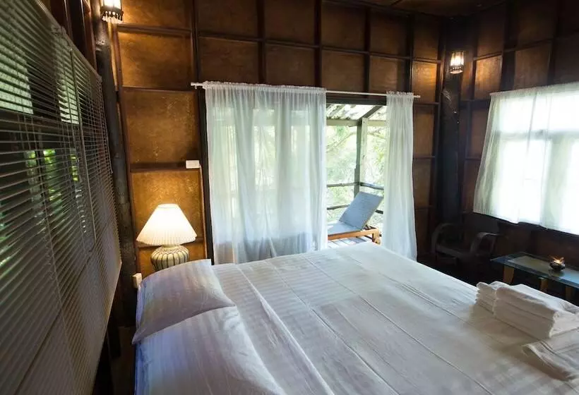 ホテル Baan Suphanbhum   Teddu Inn Maekampong