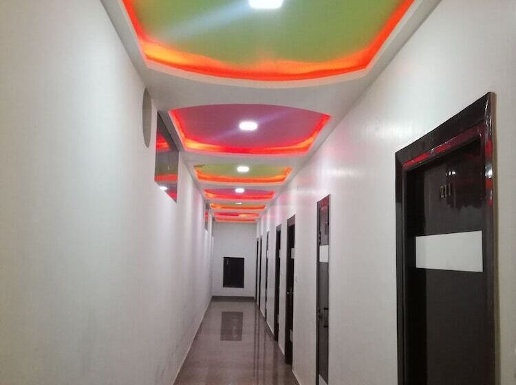 호텔 Dhanraj Palace