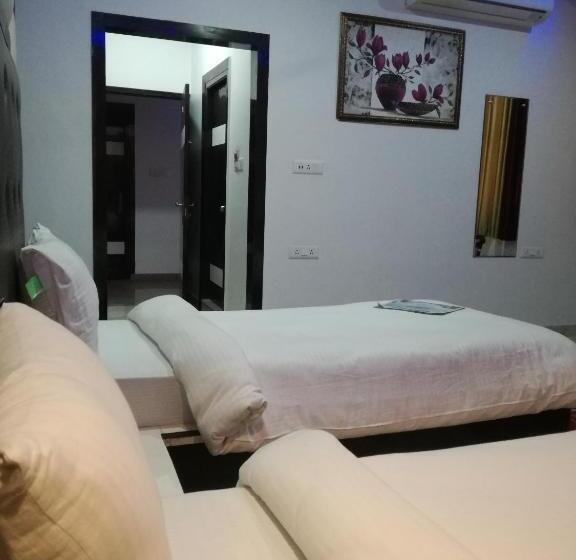 호텔 Dhanraj Palace