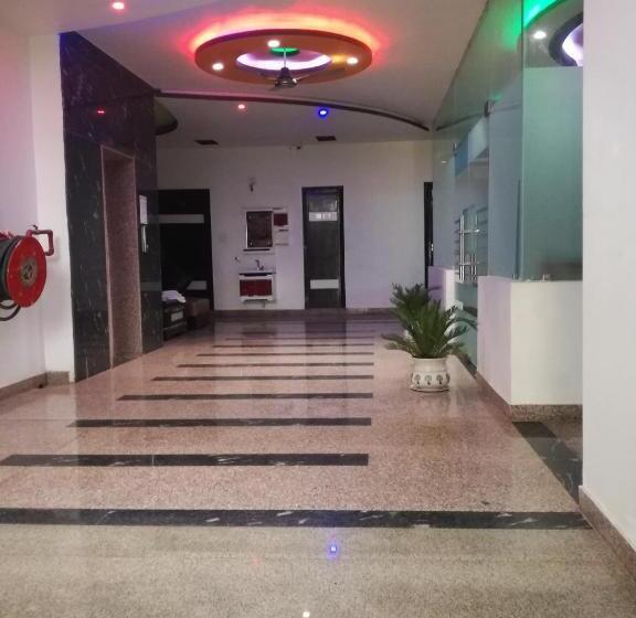 호텔 Dhanraj Palace