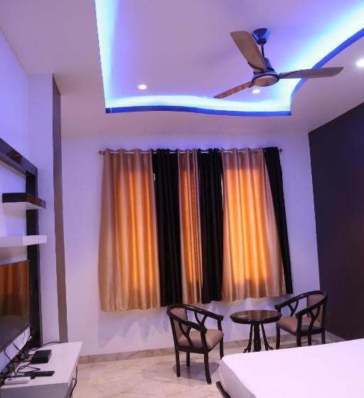 호텔 Dhanraj Palace