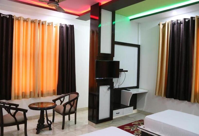 호텔 Dhanraj Palace