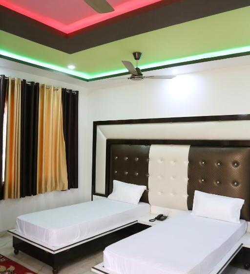 호텔 Dhanraj Palace