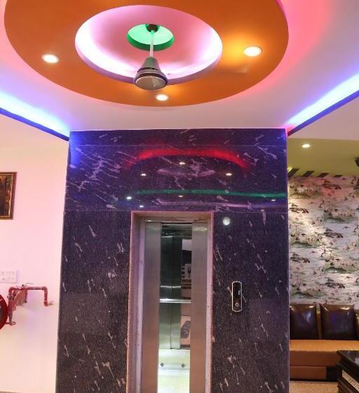 호텔 Dhanraj Palace