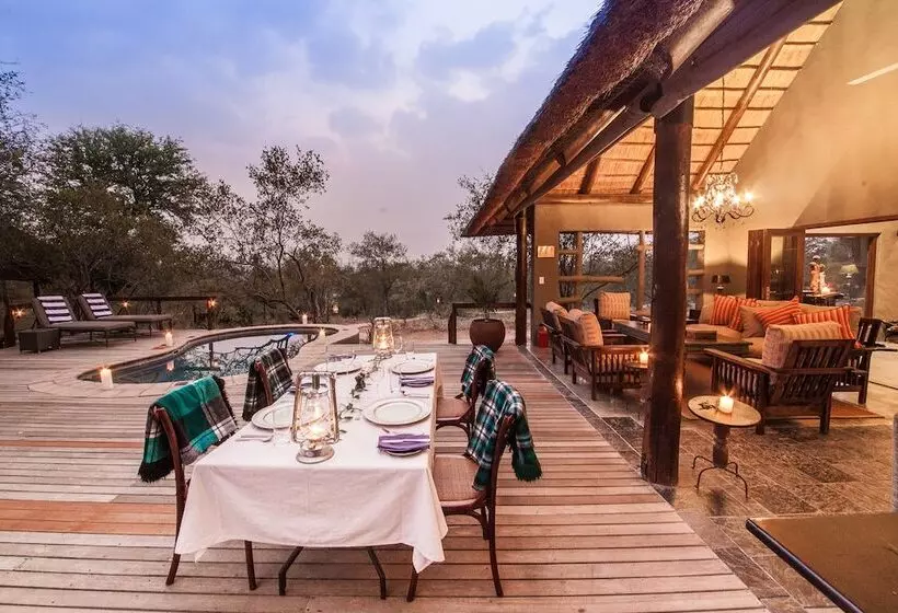 Hotelli Little Garonga