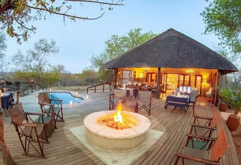 Hotelli Little Garonga